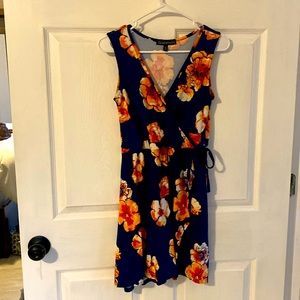 Derek Heart Wrap Dress. Size S. Elastic at waist. Beautiful, refreshing design